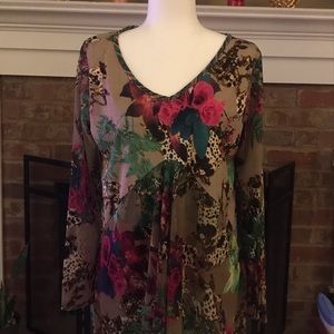 Zion long sleeve tunic. Beautiful colors